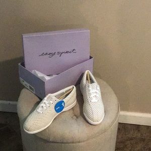 Easy Spirit NWT Off-White/Black polka-dot 7.5 M.